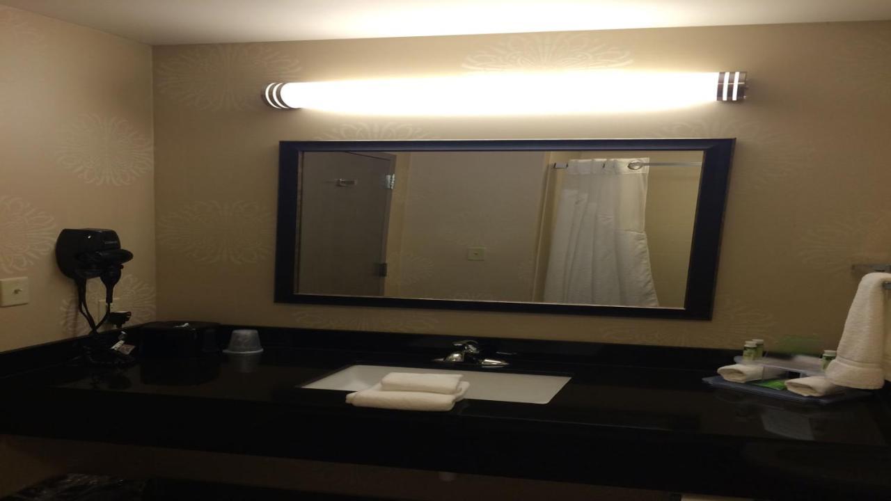 Holiday Inn Guin By Ihg Twin Buitenkant foto