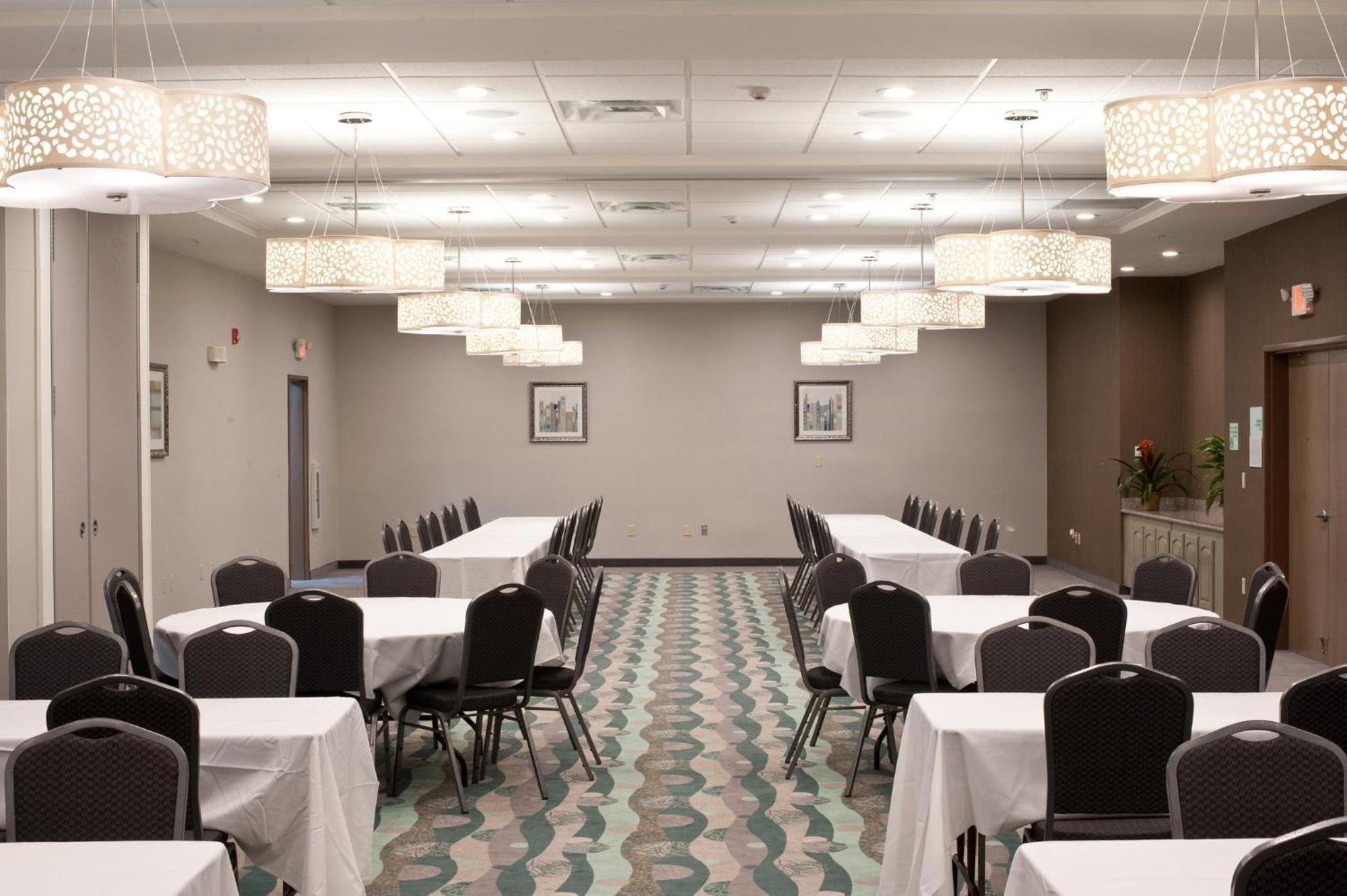 Holiday Inn Guin By Ihg Twin Buitenkant foto